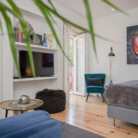 Апартаменты Liiiving In - Cozy & Chic Downtown *