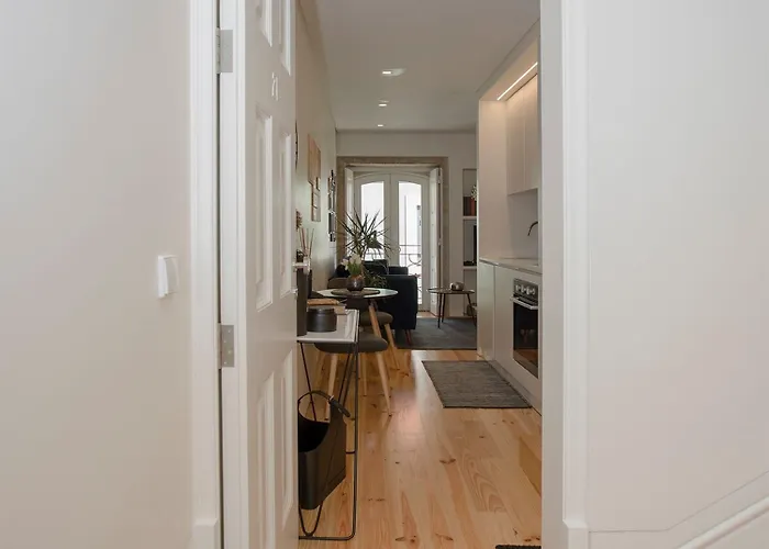 Liiiving In - Cozy & Chic Downtown