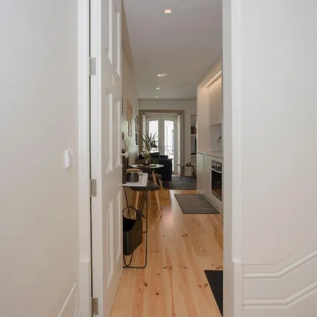 Liiiving In - Cozy & Chic Downtown