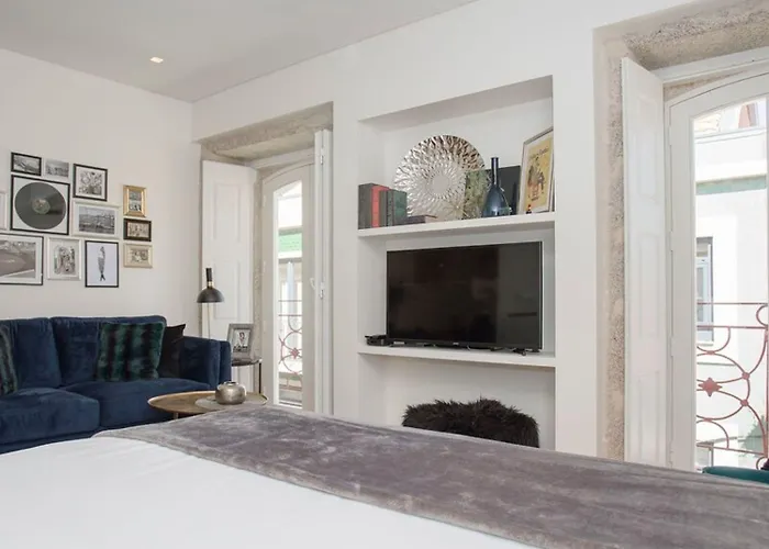 Liiiving In - Cozy & Chic Downtown Daire