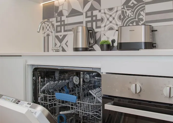 Liiiving In - Cozy & Chic Downtown