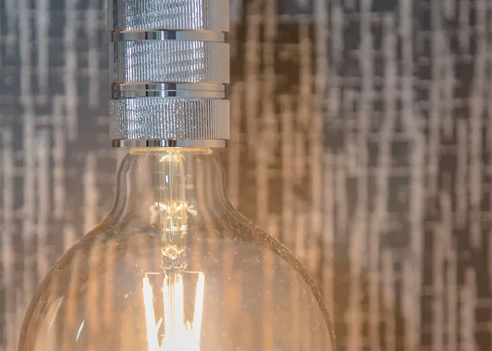 Liiiving In - Cozy & Chic Downtown