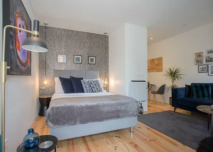 Liiiving In - Cozy & Chic Downtown *