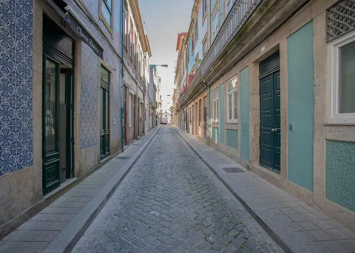 Liiiving In - Cozy & Chic Downtown Daire *