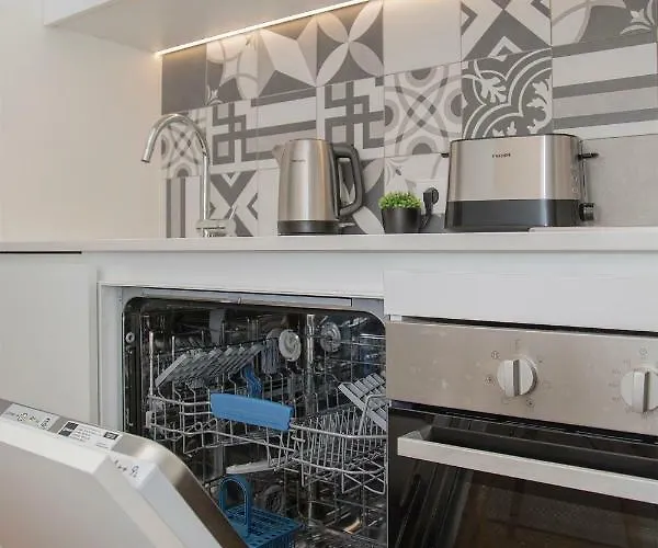 Liiiving In - Cozy & Chic Downtown *