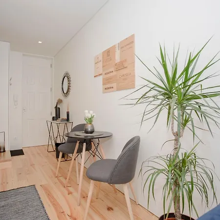 아파트 Liiiving In - Cozy & Chic Downtown