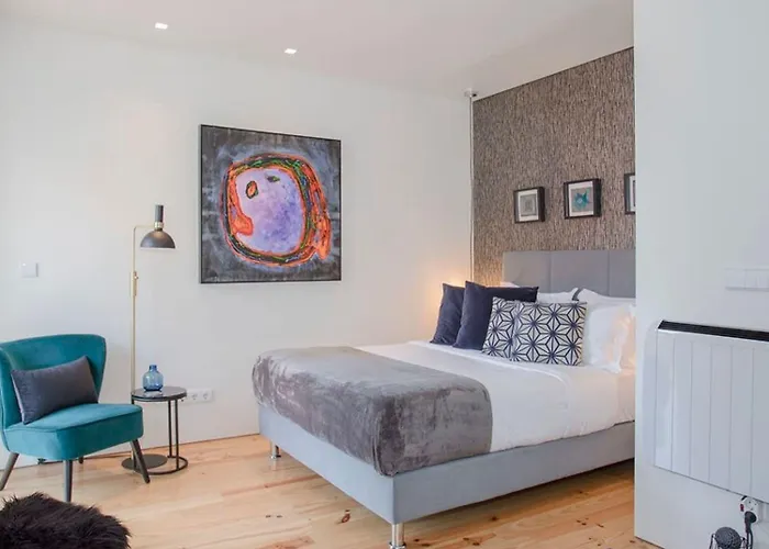 Liiiving In - Cozy & Chic Downtown