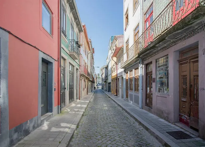 Liiiving In - Cozy & Chic Downtown Apartament