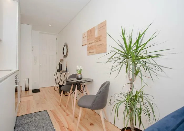 Liiiving In - Cozy & Chic Downtown *