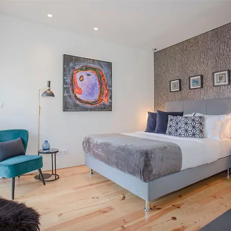 Liiiving In - Cozy & Chic Downtown Apartment *