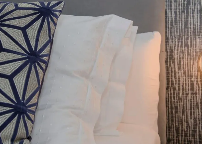 Liiiving In - Cozy & Chic Downtown Апартаменты