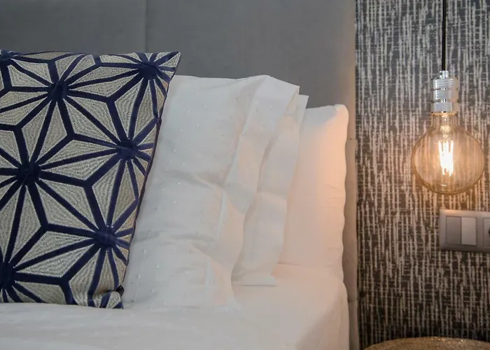 Liiiving In - Cozy & Chic Downtown * Порту